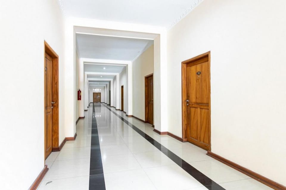 RedDoorz Plus near Alun Alun Karanganyar Hotel in East Java