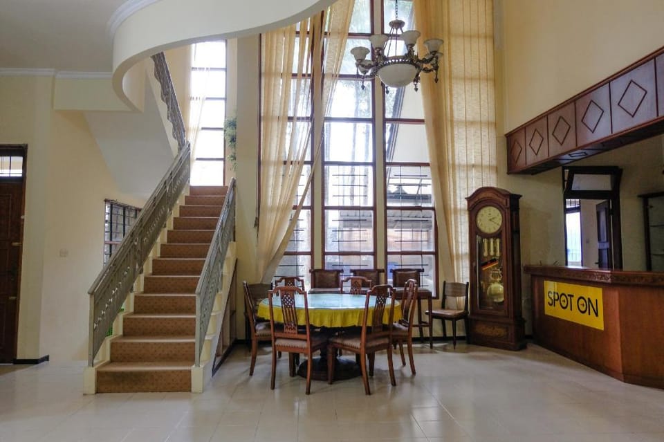 SPOT ON 1767 Villa Anggur Panderman Hotel in Batu