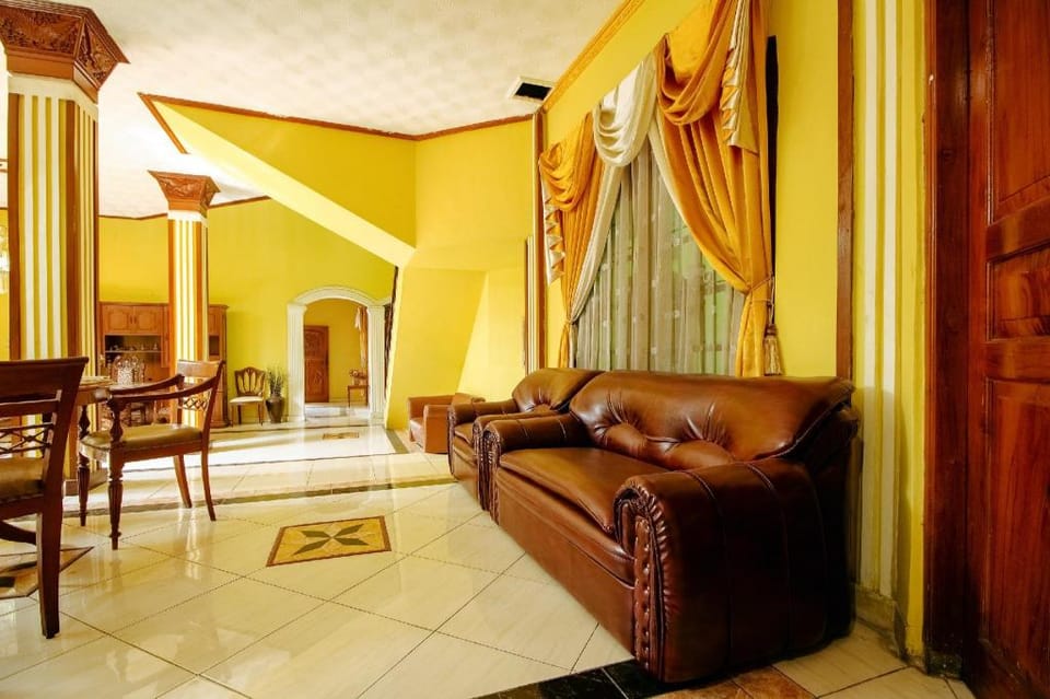 OYO 1770 Hotel Mawar Saron 2 Hotel in Special Region of Yogyakarta