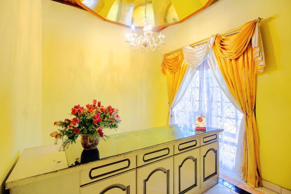 OYO 1770 Hotel Mawar Saron 2 Hotel in Special Region of Yogyakarta