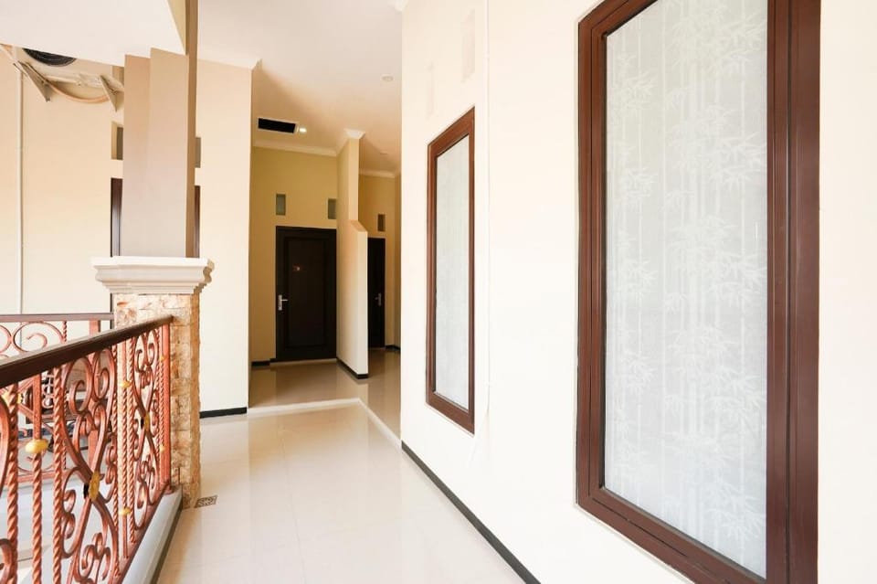 OYO Living 1743 Anie Residence Hotel in Surabaya