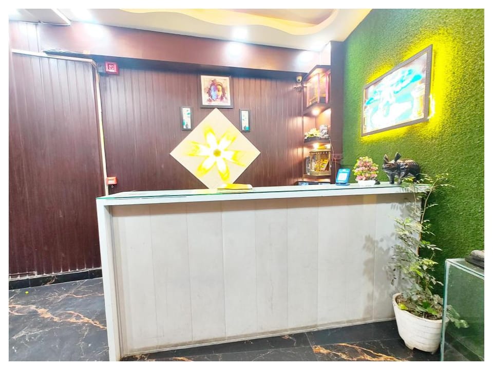 Goroomgo Rajput Charbagh Lucknow Near Railway Station Hotel in Lucknow