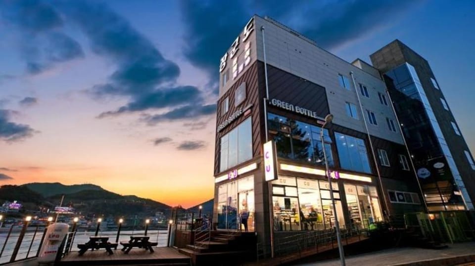 Yeosu Janggun Island Pension Bed and Breakfast in South Korea