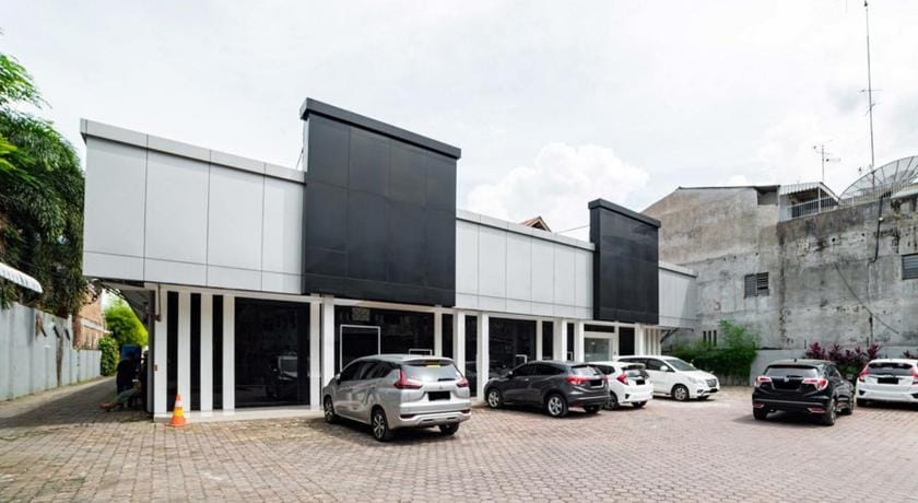 RedDoorz Plus near Thamrin Plaza Medan Bed and Breakfast in Indonesia