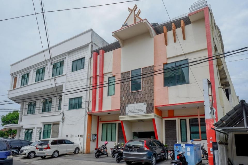 RedDoorz near Monumen Habibi Ainun Hotel in Indonesia