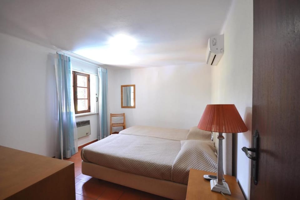 Perfect Retreat Overlooking Pinhal Golf Course, Private pool, Off-street parking Villa in Quarteira