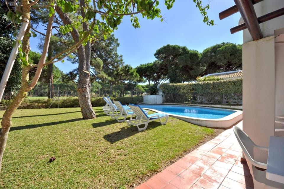 Perfect Retreat Overlooking Pinhal Golf Course, Private pool, Off-street parking Villa in Quarteira