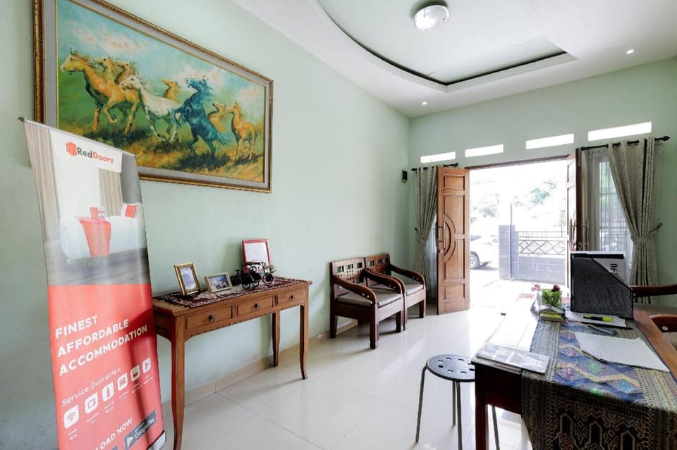 RedDoorz Syariah near Grand Kota Bintang Bed and Breakfast in Jakarta