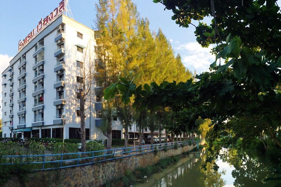 (B) Top Floor (7th) Wiangwalee Place near Beach Apartment in Rayong, Mueang Rayong District, Rayong, Thailand
