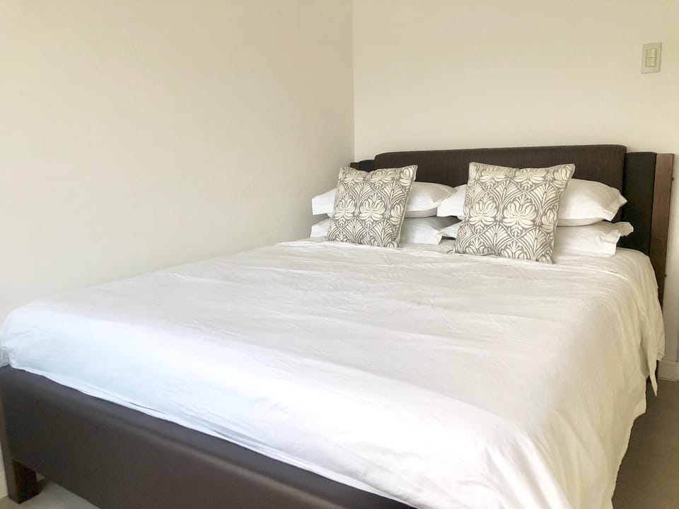 Cozy Homestay @ Azure  Apartment in Paranaque