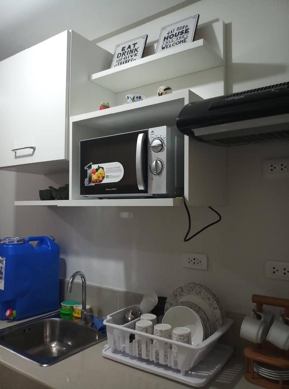 L&A's place STUDIO ROOM- TREES RESIDENCES Apartment in Quezon City