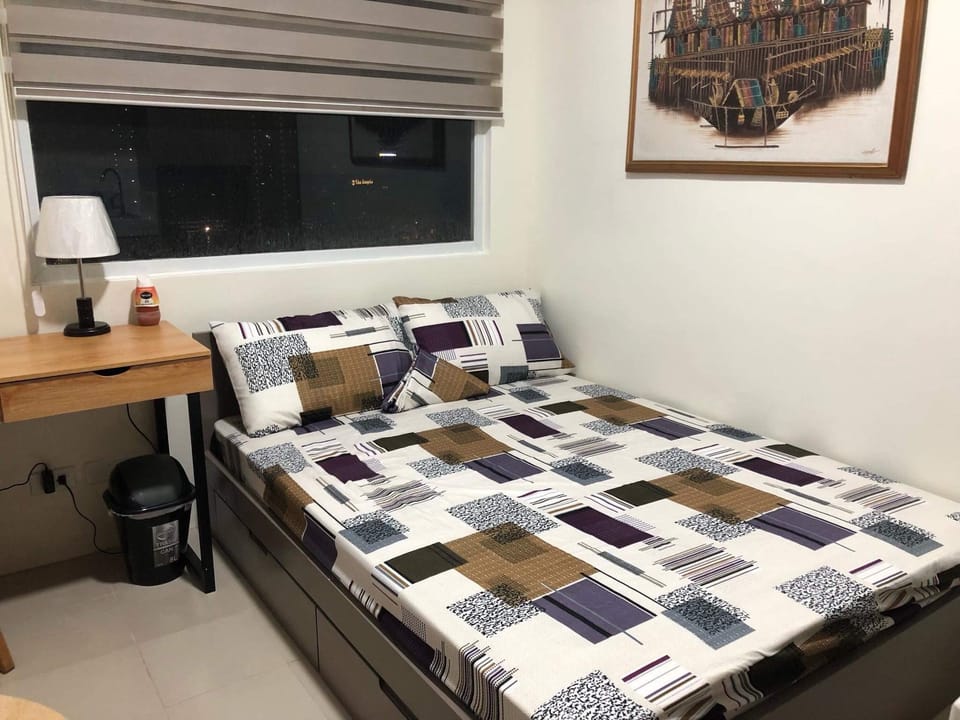 Urban Deca Tower Unit by Solidalde Apartment in Mandaluyong