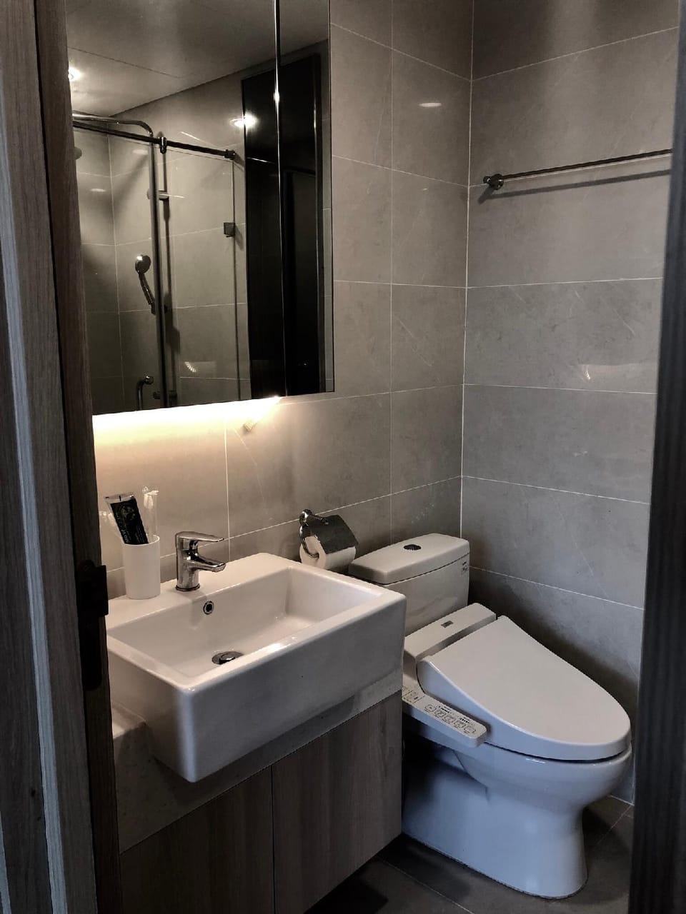 VIP ARTEMIS 5* Apartment in Hanoi