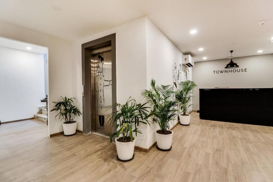 Super Townhouse Gandhi Hall Hotel in India