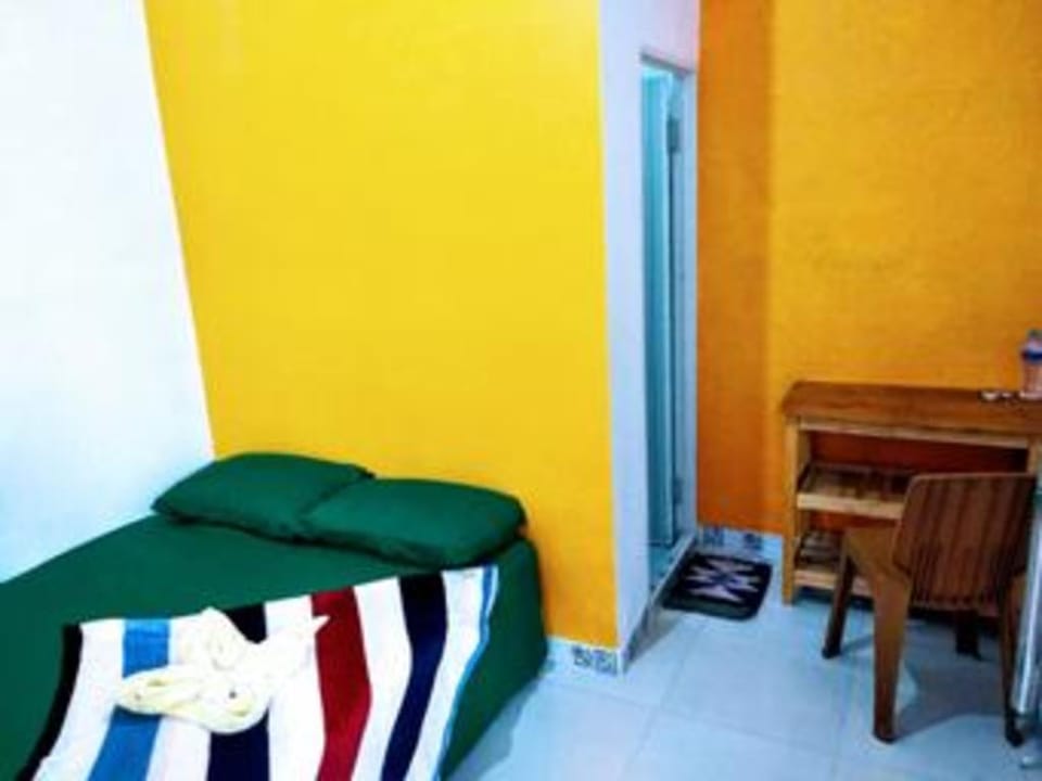 Pinky Guest House Hotel in Batu