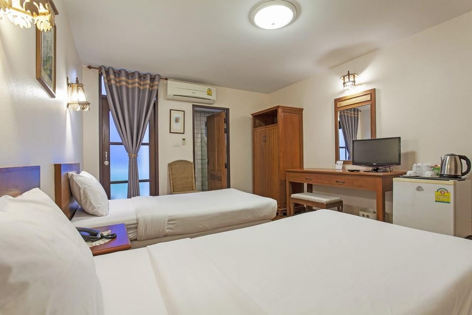 Moonlight Boutique Home 24BR w/Pool in City Villa in Chiang Mai