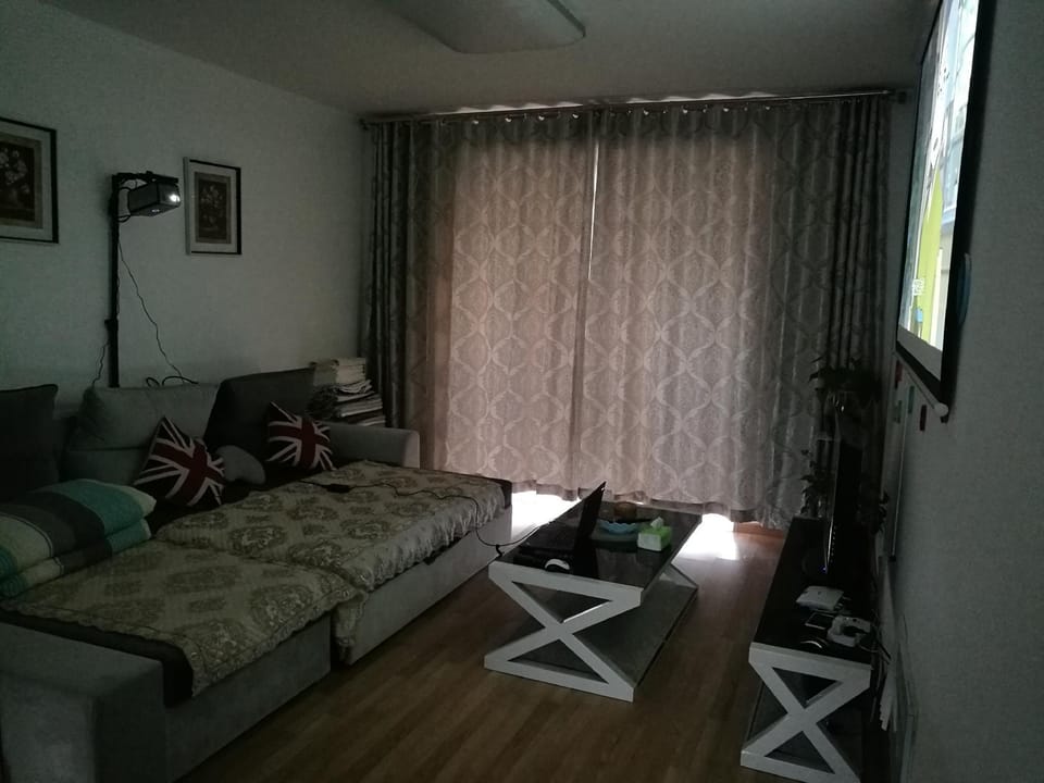 Feel's home can stay up to 11 people. You can cook Vacation rental in Nanjing