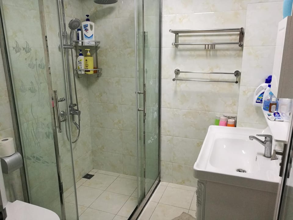 Feel's home,with 2 rooms 1 kitchen,just like home. Apartment in Nanjing