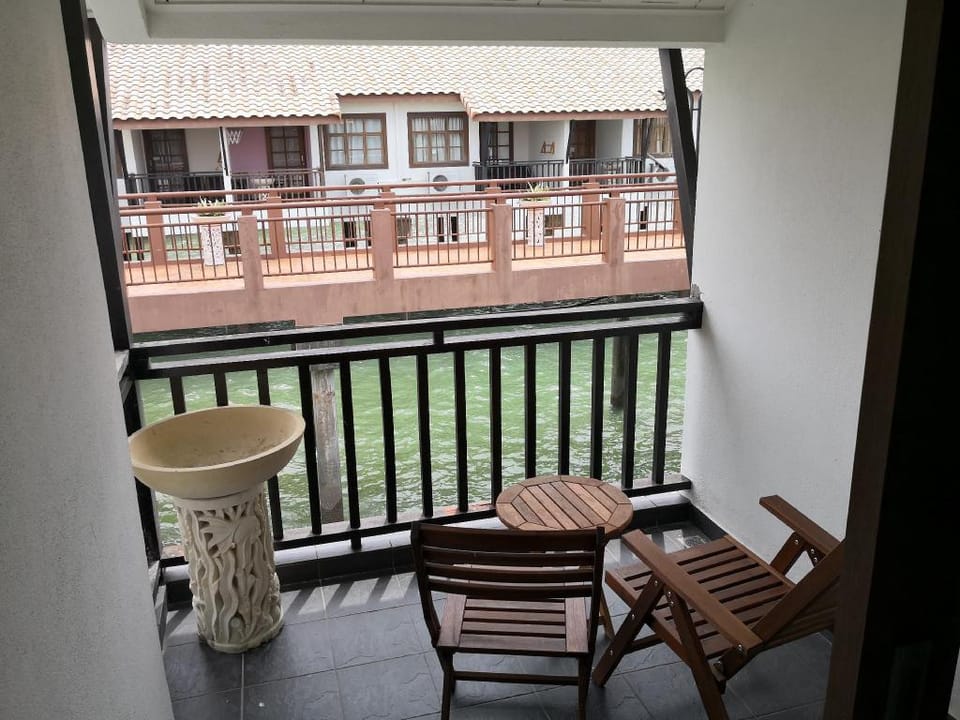 Executive Room Water Chalet 2 Private Unit PD Villa in Port Dickson