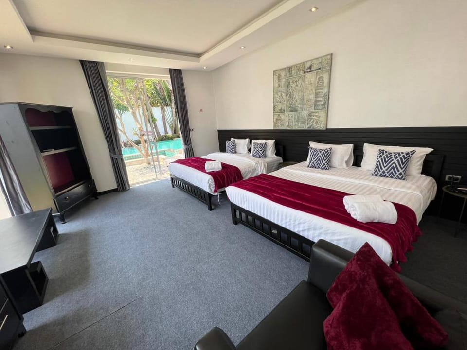 CRYSTAL Pool Villa Pattaya, 4 Bedroom  Villa in Pattaya City