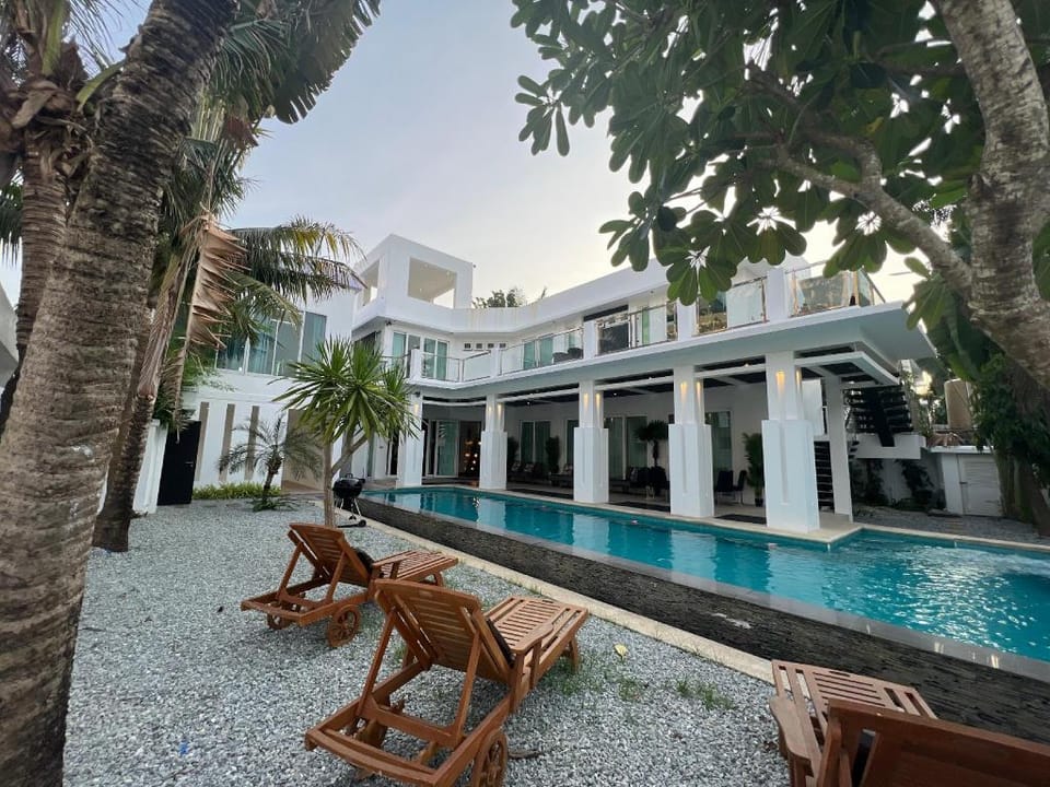 PREMIUM Pool Villa Pattaya 5 Bedroom Villa in Pattaya City