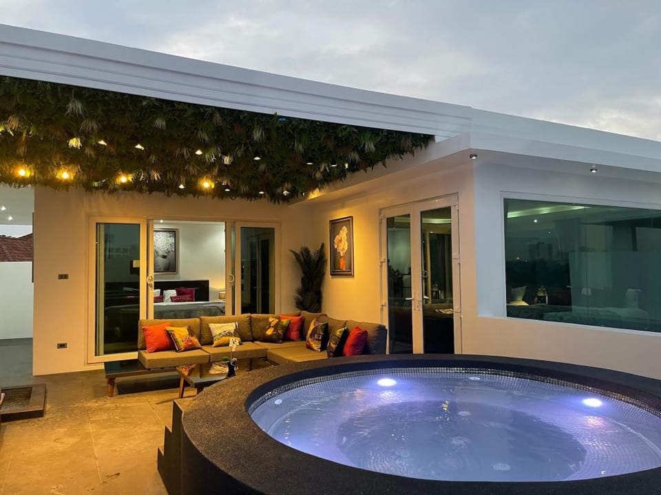 LOTUS Pool Villa Pattaya 8 Bedroom Villa in Pattaya City