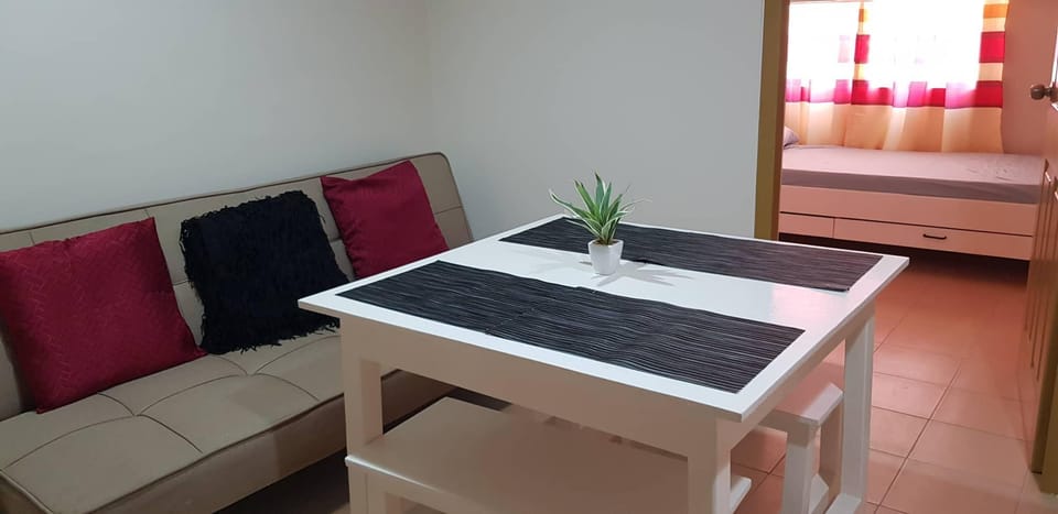 J's Condotel @ 8 Spatial Davao Apartment in Davao City