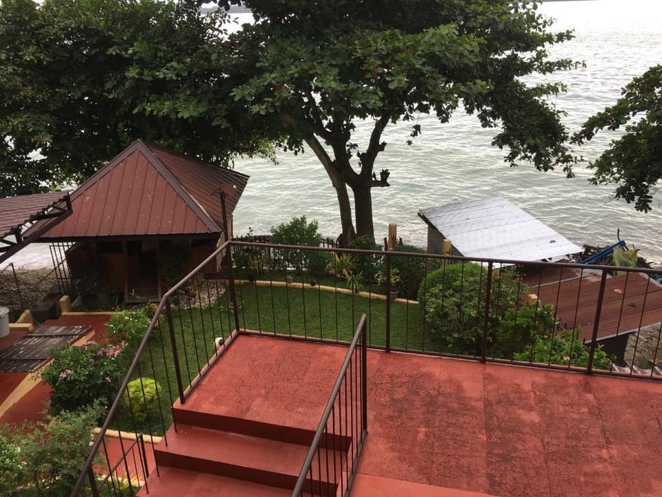 A- beautiful beachfront apartment Vacation rental in Island Garden City of Samal