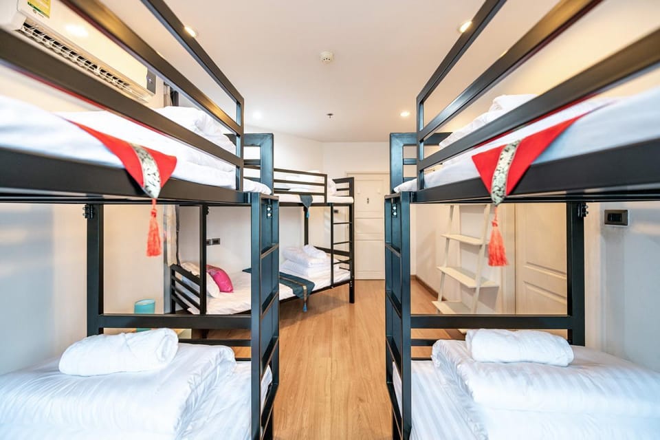 YULI Youth Hosted MaleOrFemale  dormitory 1 bed Apartment in Bangkok