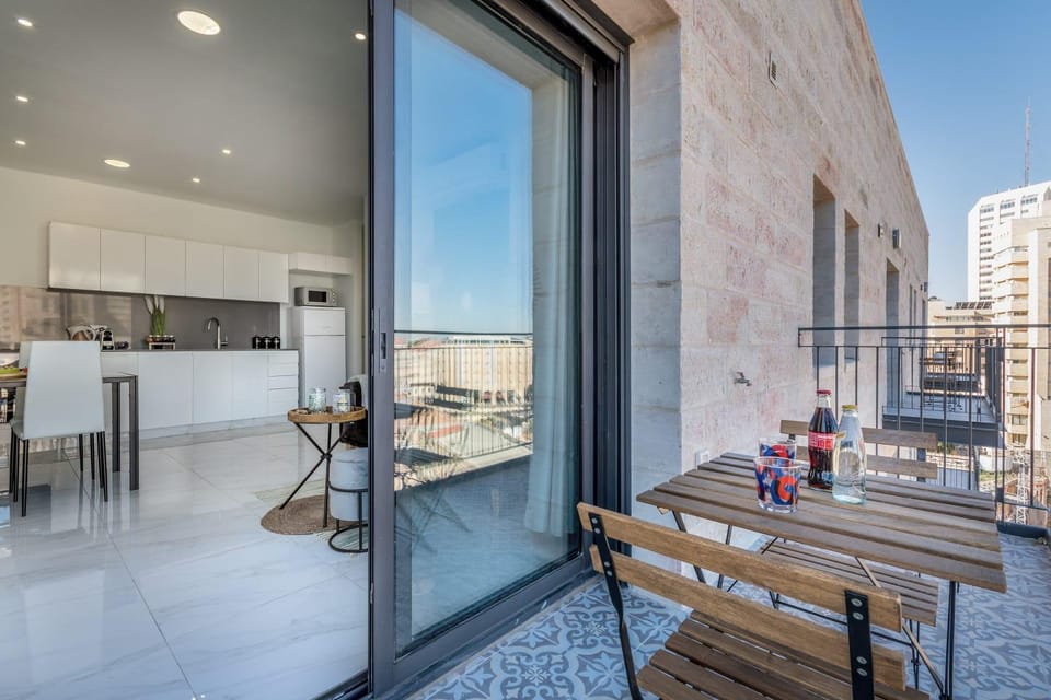 Design 2 BDR & Balcony-Even Israel#52, City Center Apartment in Jerusalem