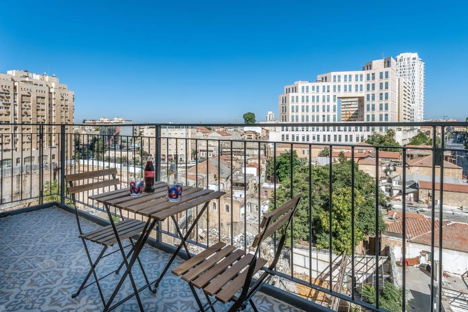 Design 2 BDR & Balcony-Even Israel#52, City Center Apartment in Jerusalem