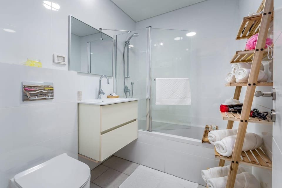 Gorgeous 2BDR in City Center, View & Balcony- #53 Apartment in Jerusalem