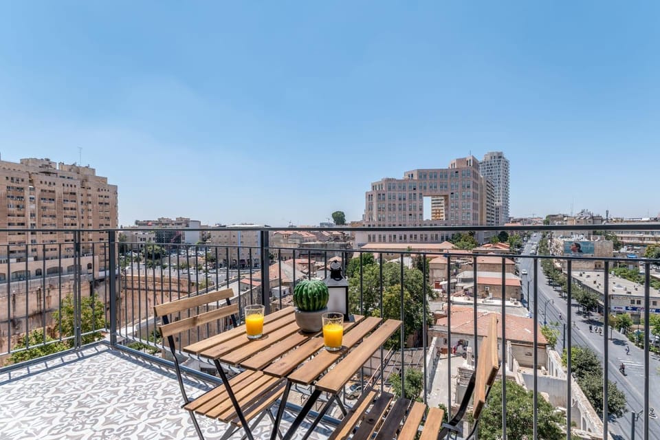 Gorgeous 2BDR in City Center, View & Balcony- #53 Apartment in Jerusalem