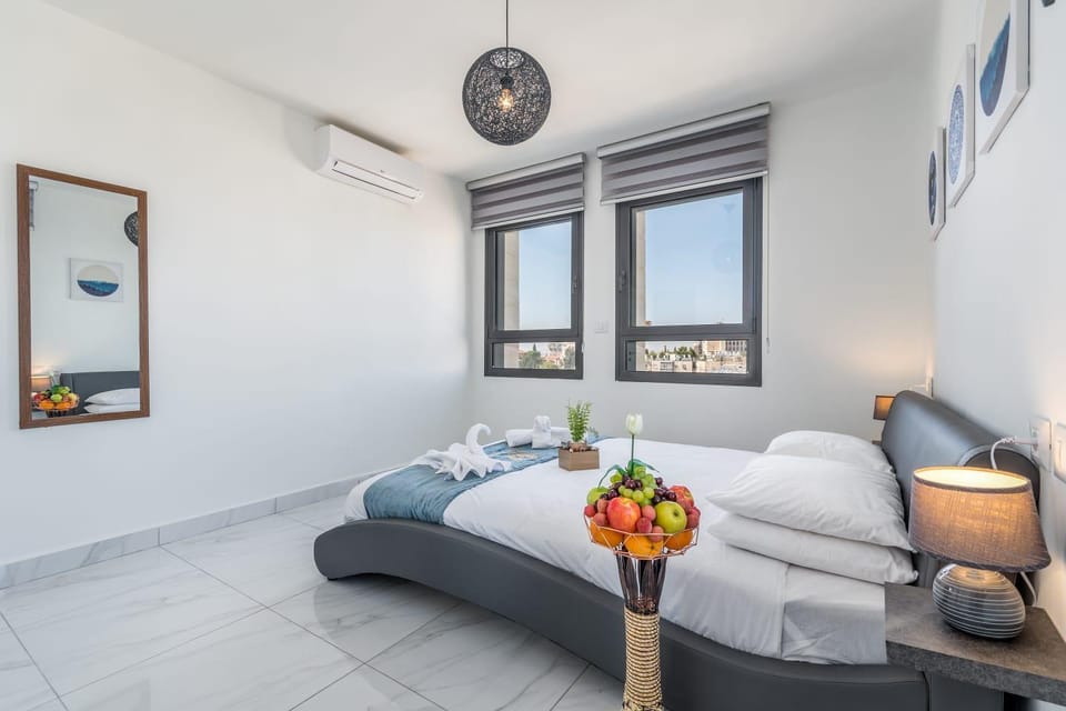 Spacious 2BDR with Balcony & View, Even Israel #55 Apartment in Jerusalem