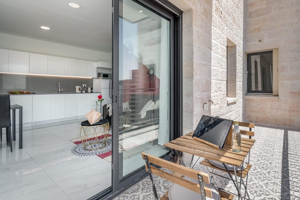 Amazing 2 BDR with Balcony, Even Israel #56 Apartment in Jerusalem