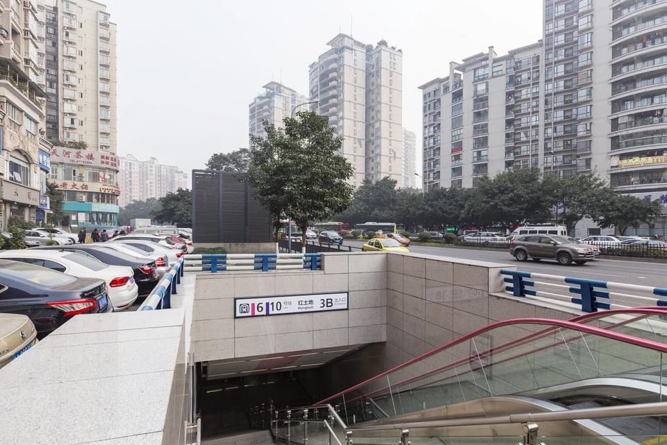 9th Street / Metro entrance   / can cook Apartment in China