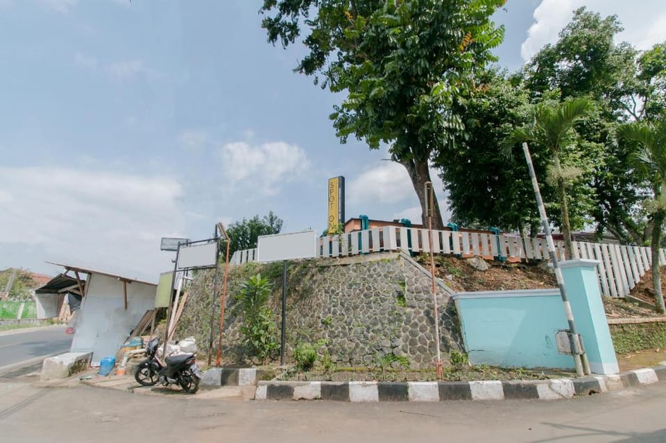 SPOT ON 1899 Berkah Homestay Vacation rental in West Java