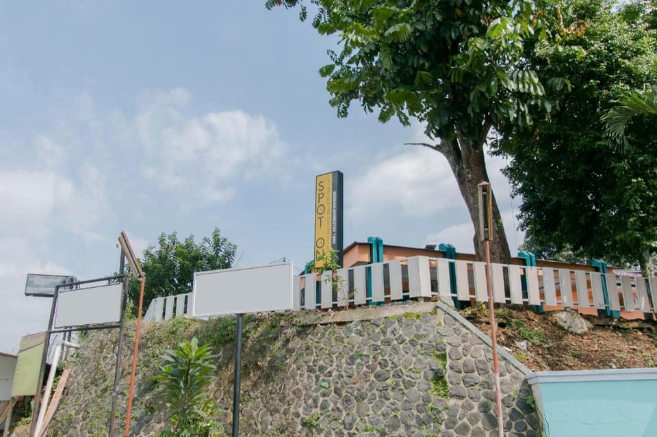 SPOT ON 1899 Berkah Homestay Vacation rental in West Java