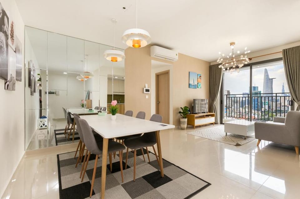 Infinity Pool Signature - Near Bui Vien street Apartment in Ho Chi Minh City