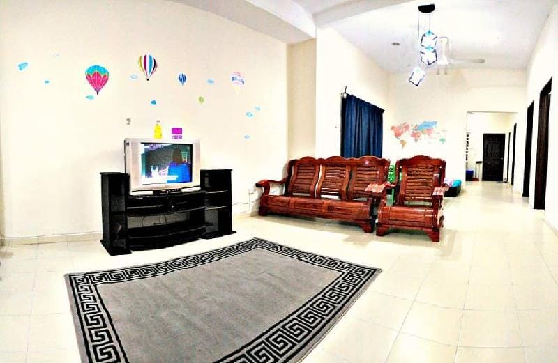 SN VILLA BIG SEMI-D 5ROOMS+POOL KLIA NILAI SEPANG Vacation rental in Negeri Sembilan, Malaysia