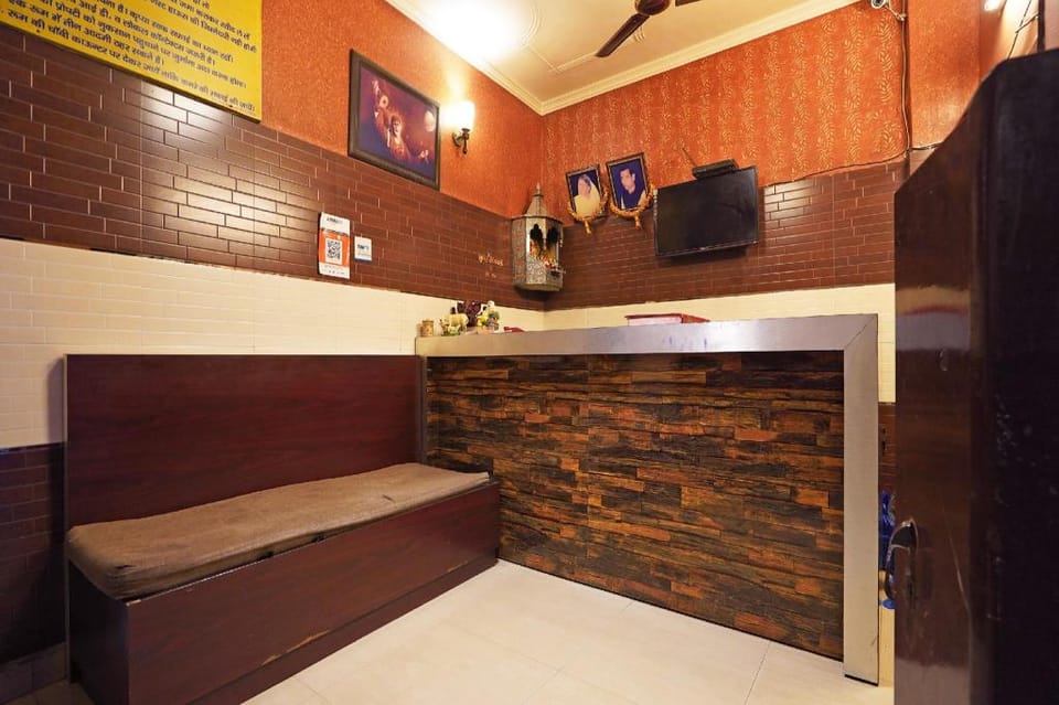 Hotel O by OYO Sai palace Hotel in Delhi