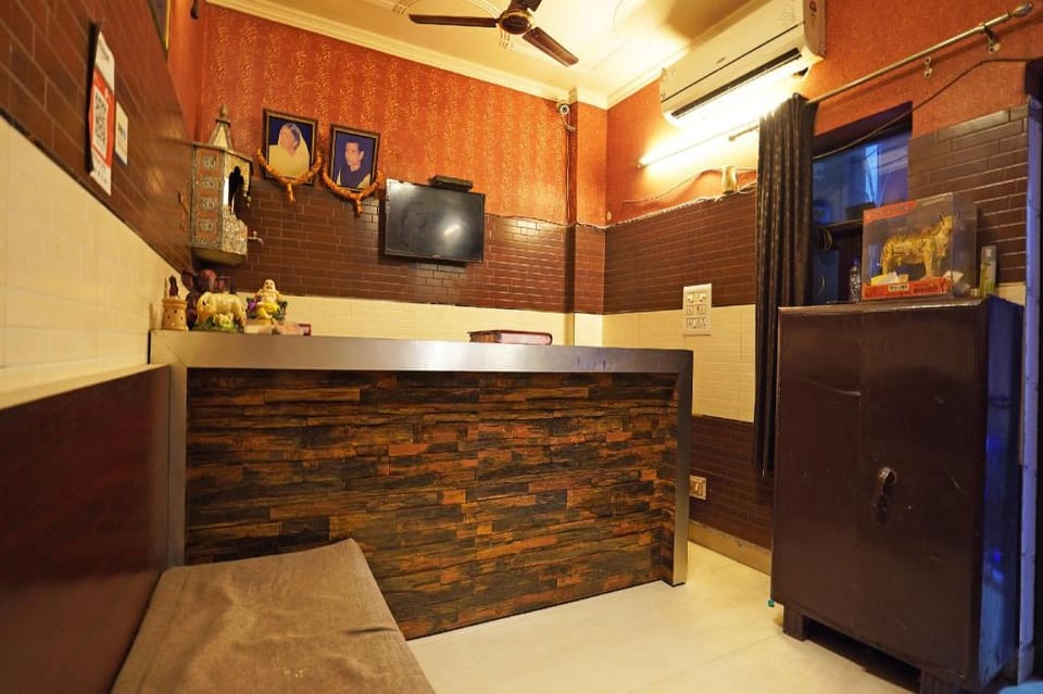 Hotel O by OYO Sai palace Hotel in Delhi