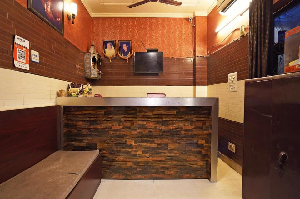 Hotel O by OYO Sai palace Hotel in Delhi