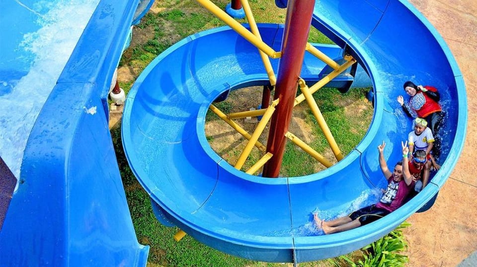 JACUZZI FREE WATERPARK Bayu Resort Themepark  3 Vacation rental in Malacca