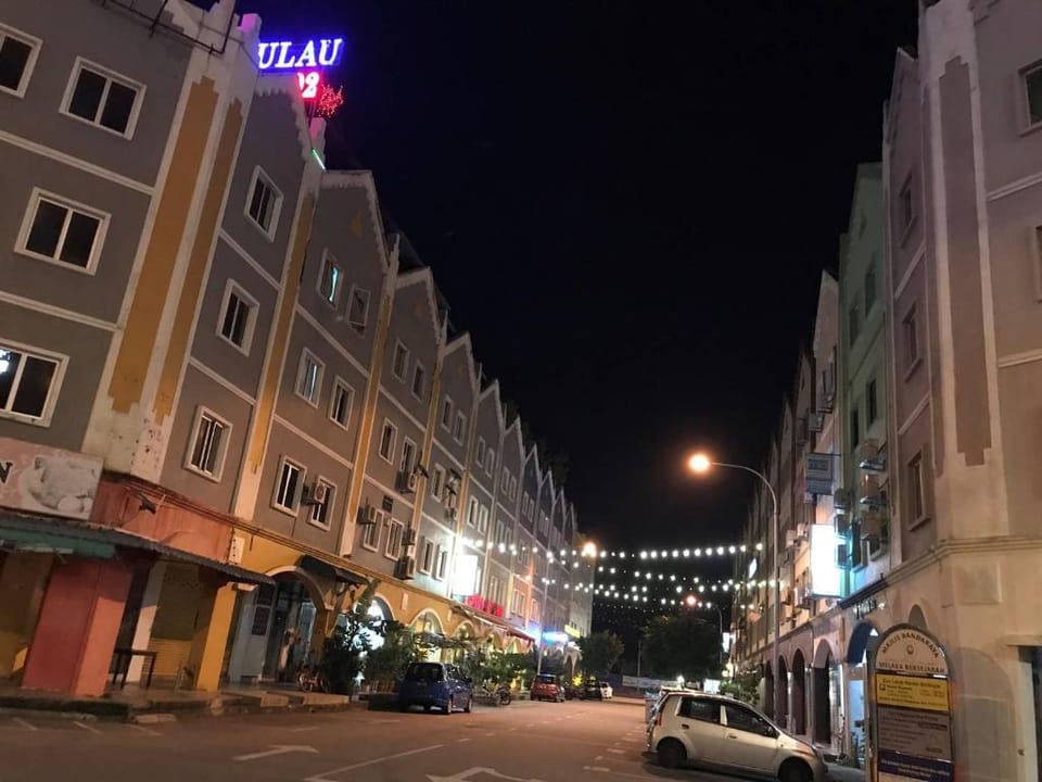 Luminous ~ Walking Distance to SEE, SHOP and EAT! Vacation rental in Malacca