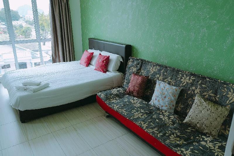 OK FAMILY VILLA-14Rooms 36pax Villa in Ipoh