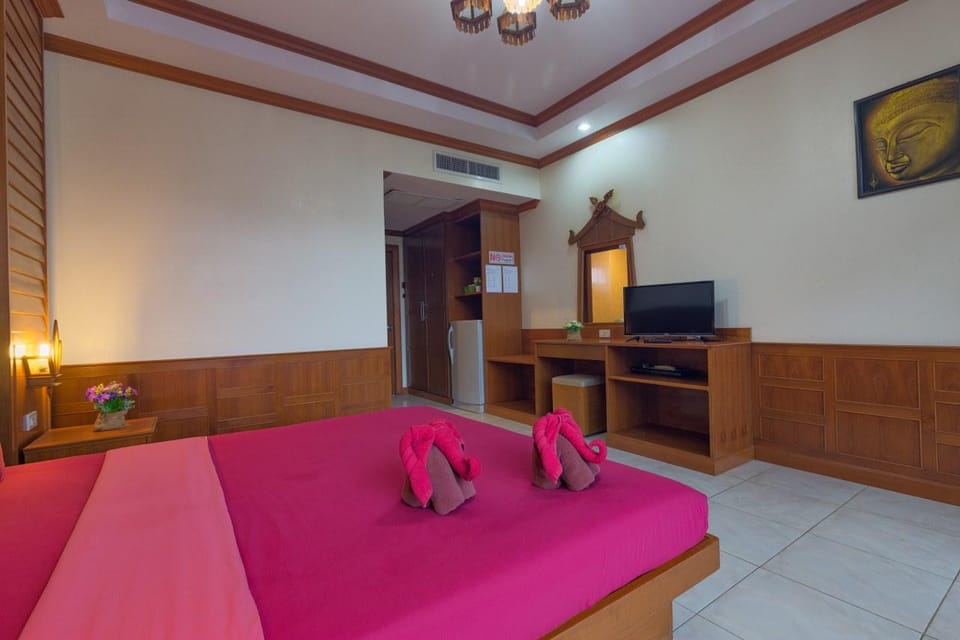The Wedgewood Home 12BR Sleeps24 w/Pool in Patong Villa in Patong