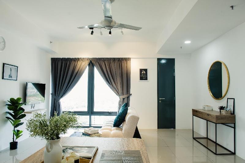 The Aspen, 3BR Cityview @Tropicana 218 Macalister Vacation rental in George Town