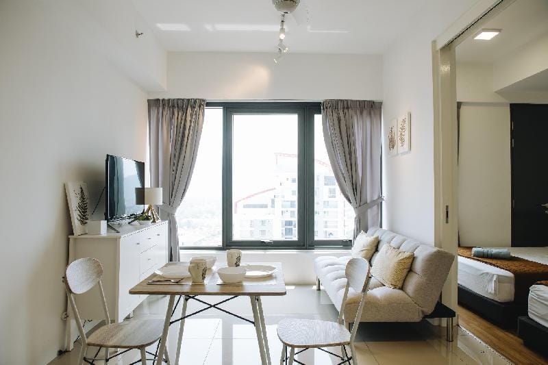 The White, 2 BR Cityview @Tropicana 218 Macalister Vacation rental in George Town
