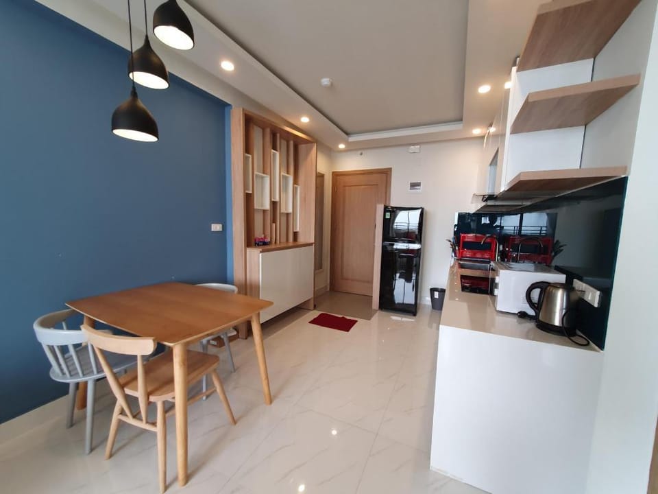 Muaung Tan A.P.T 2BR Panoramic At My Khe Beach Apartment in Da Nang
